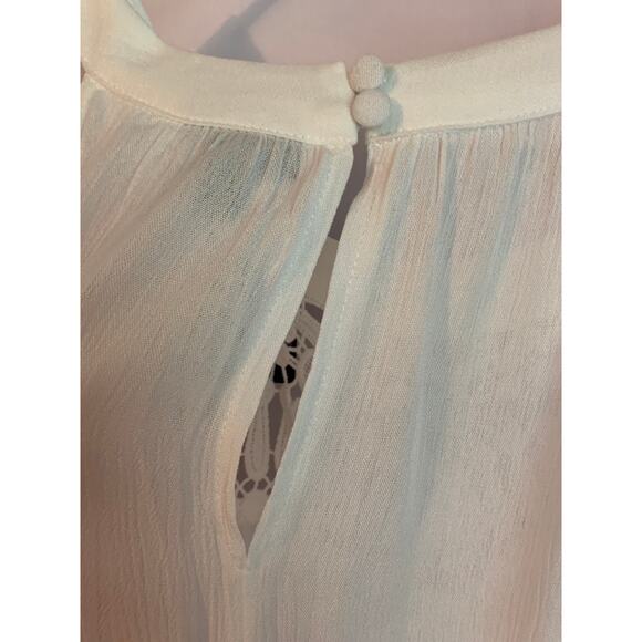 Torrid NWT Women's 2X 18-20 White Sleeveless Crinkle Rayon Solid Top - Picture 5 of 6